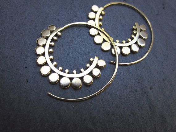 Orecchino artigianale delicato