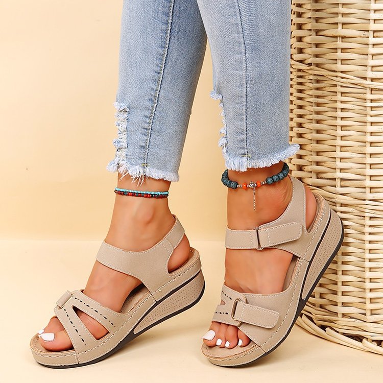 Sandali Ortopediche Aggraziate dal Look Moderno