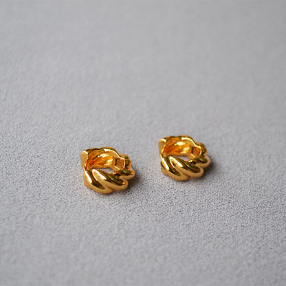 Oro Orecchino bellissimo con stile unico