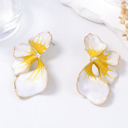 Orecchino artigianale delicato