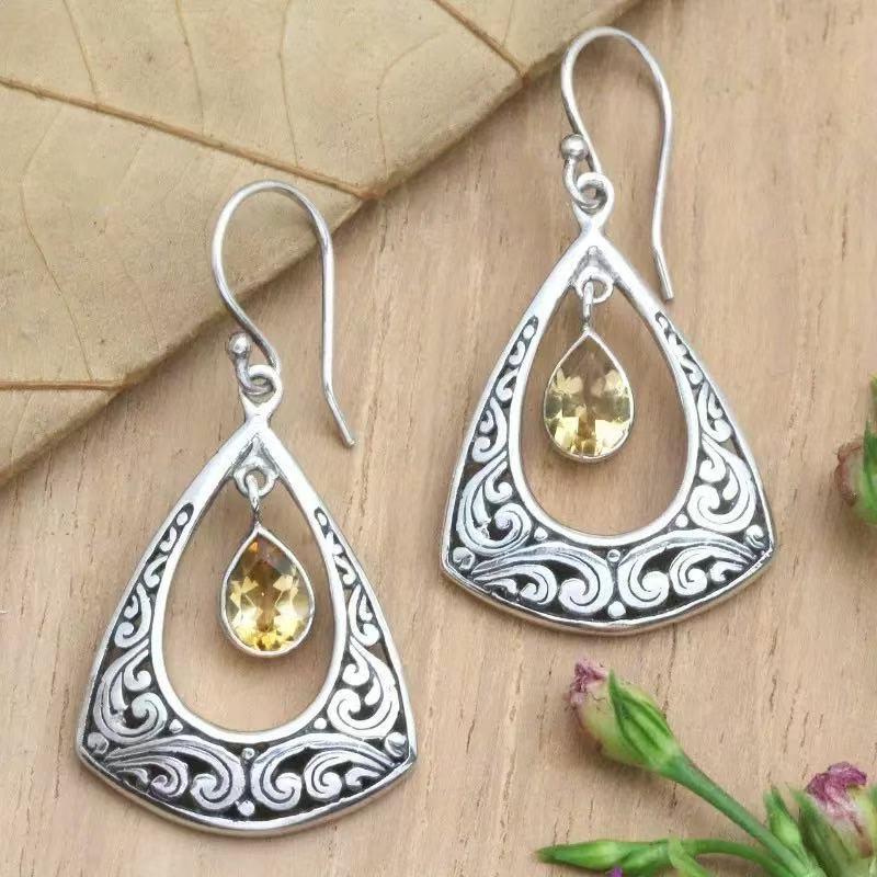 Orecchino artigianale delicato