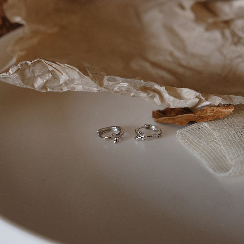 Orecchino artigianale delicato