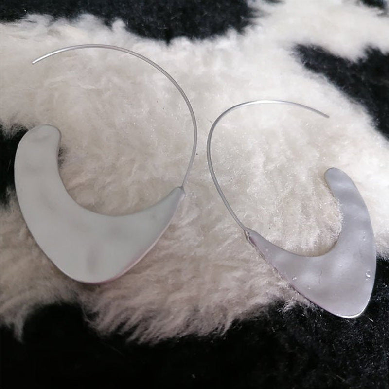 Orecchino artigianale delicato