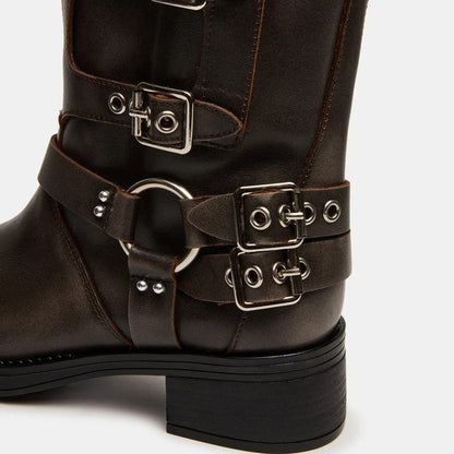 Stivali ortopedici aggraziati per un look moderno
