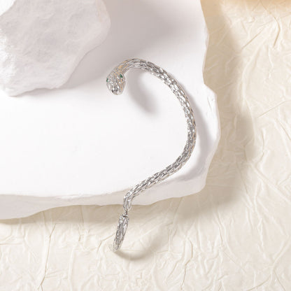 Orecchino artigianale delicato