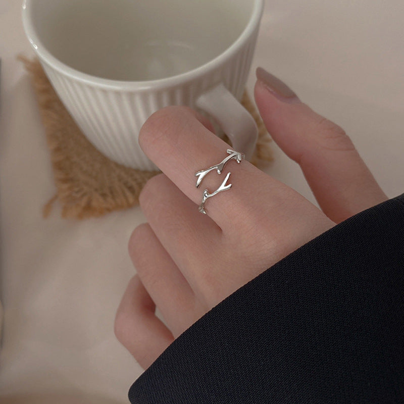 Anello bellissimo con stile unico