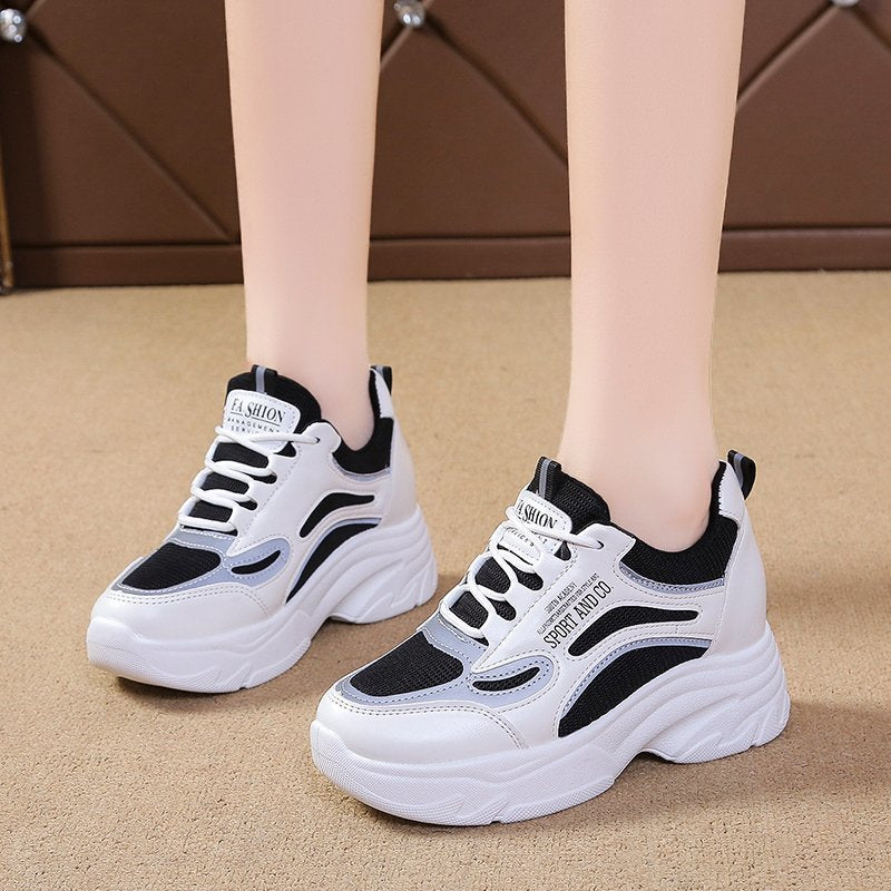 Sneakers Ortopediche Aggraziate dal Look Moderno