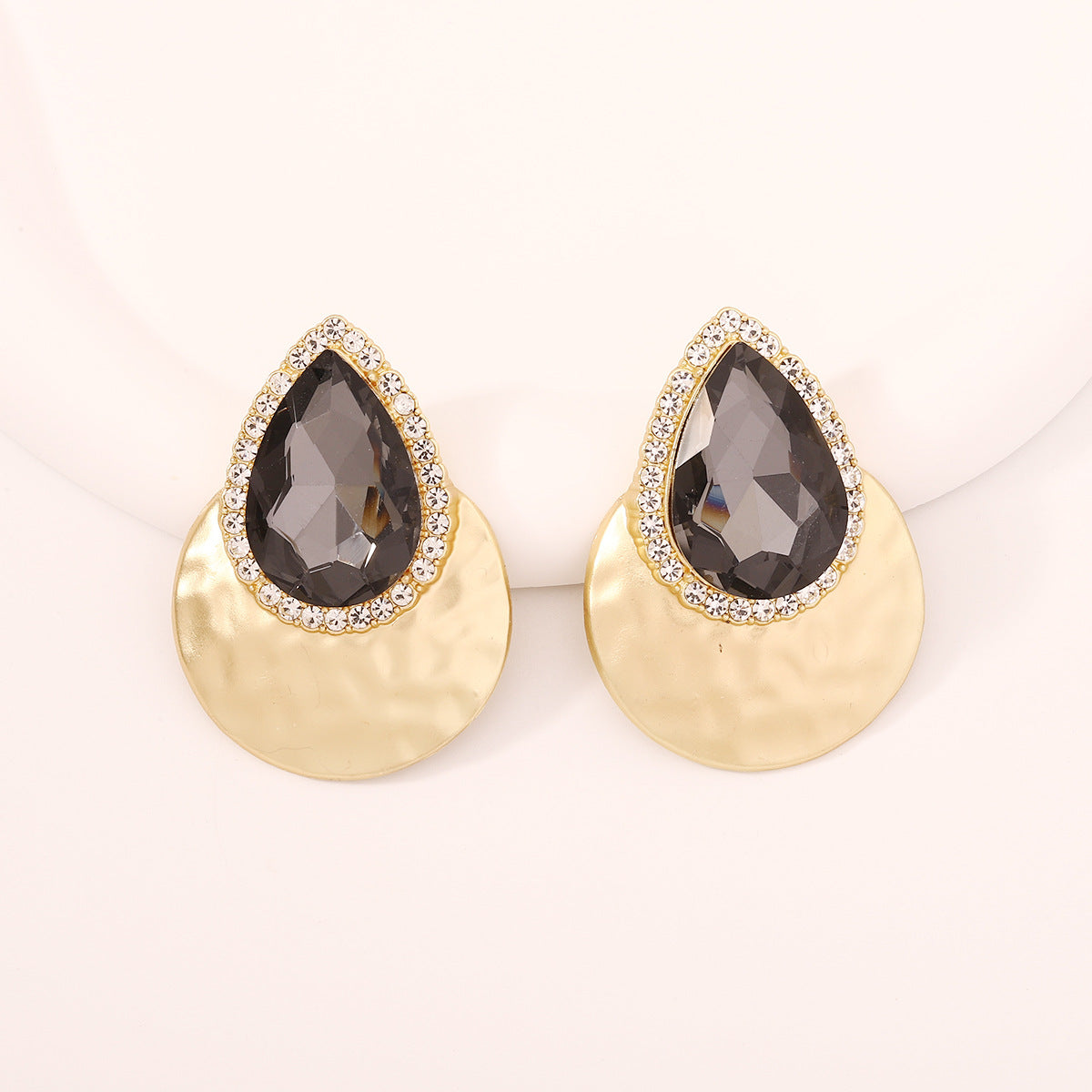 Orecchino artigianale delicato