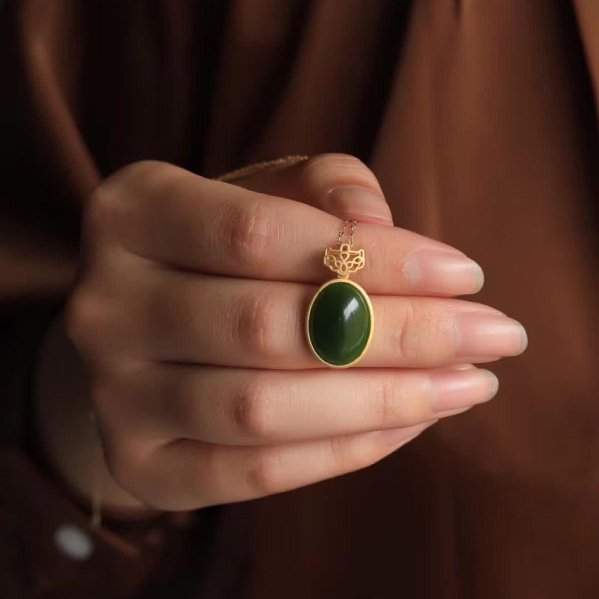 Gioiello artigianale delicato