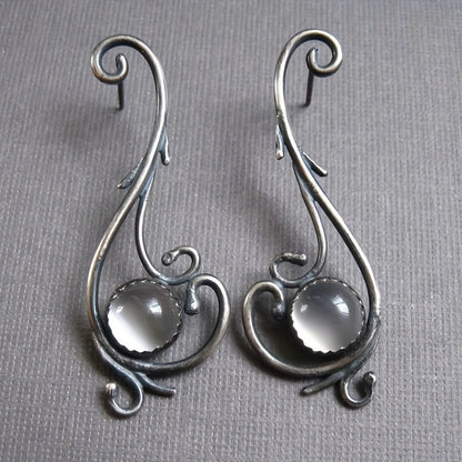 Orecchino artigianale delicato