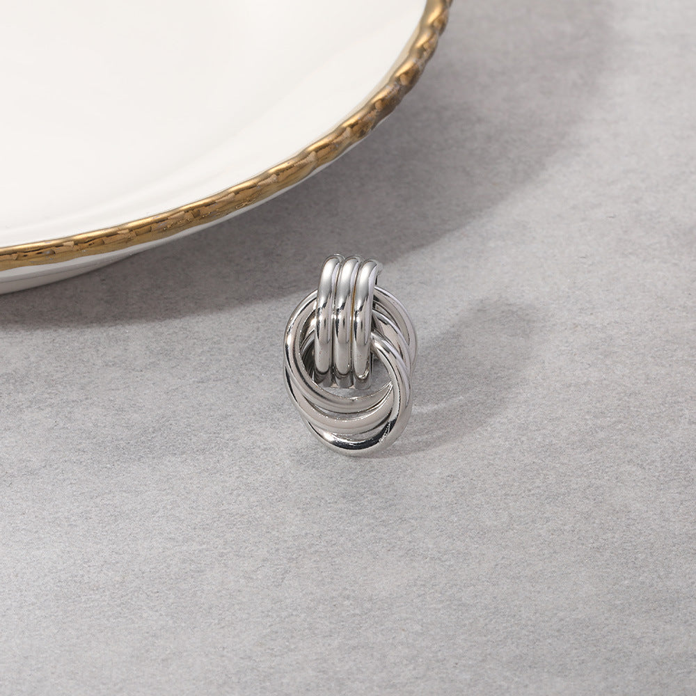 Orecchino artigianale delicato