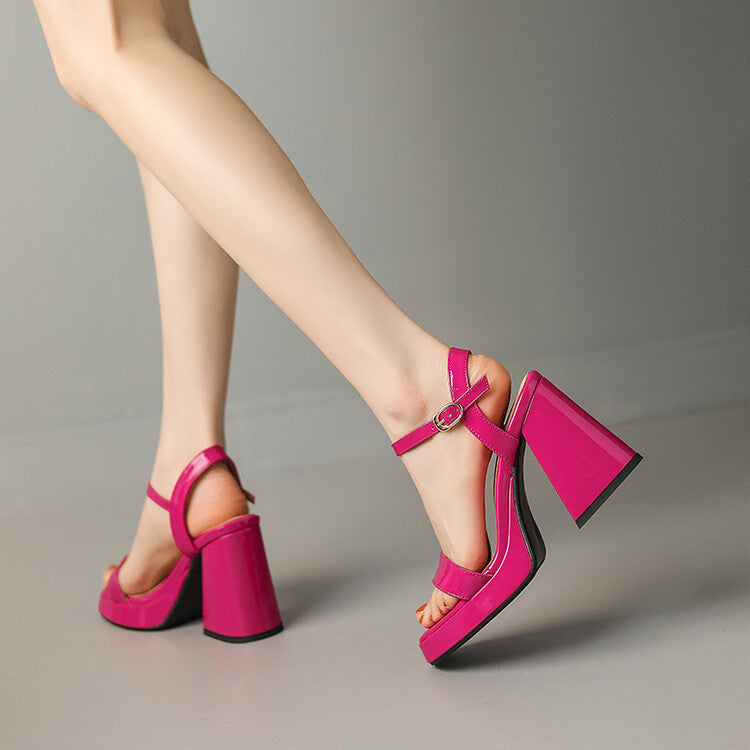 Sandali Ortopediche Aggraziate dal Look Moderno