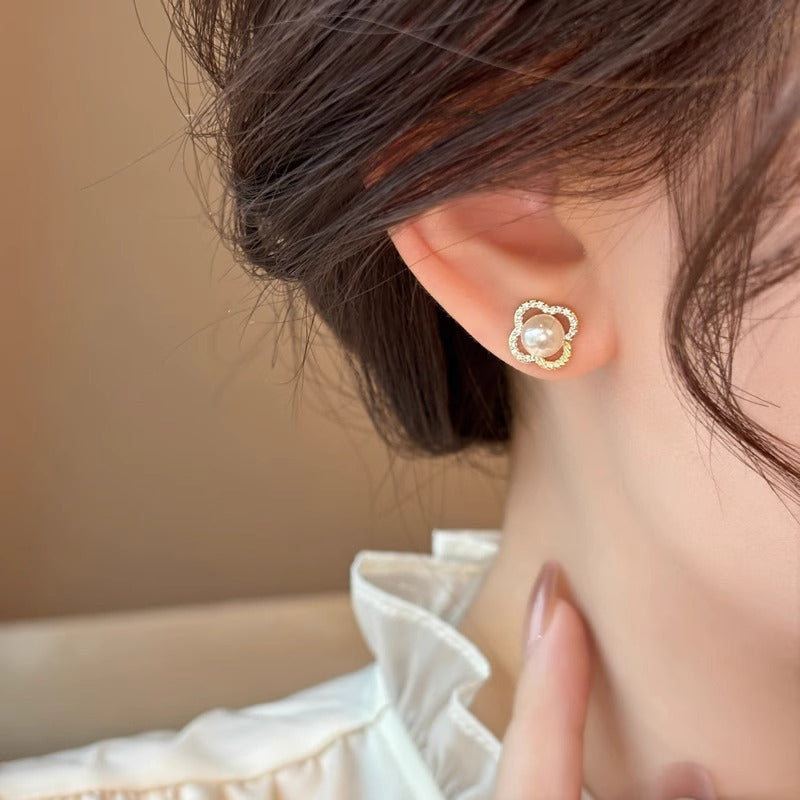 Perla Orecchino classico dal fascino senza tempo