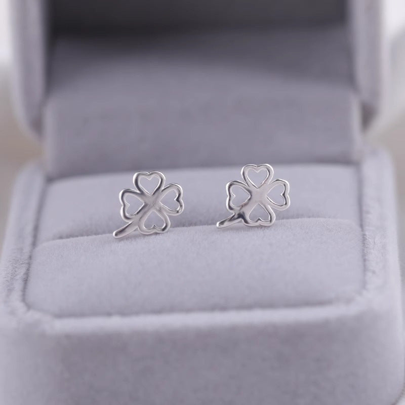 Orecchino artigianale delicato