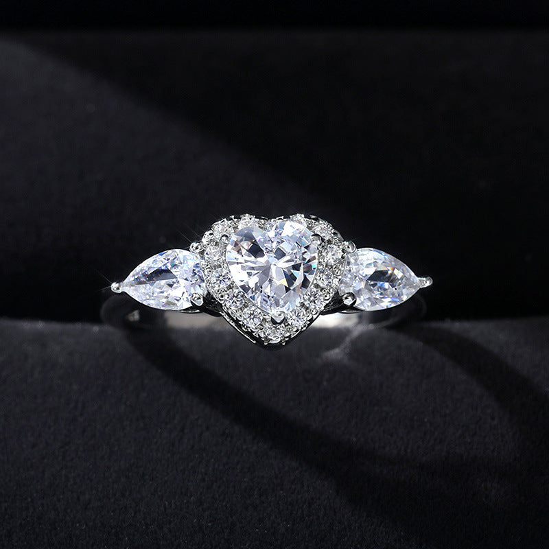 Anello affascinante per ogni occasione