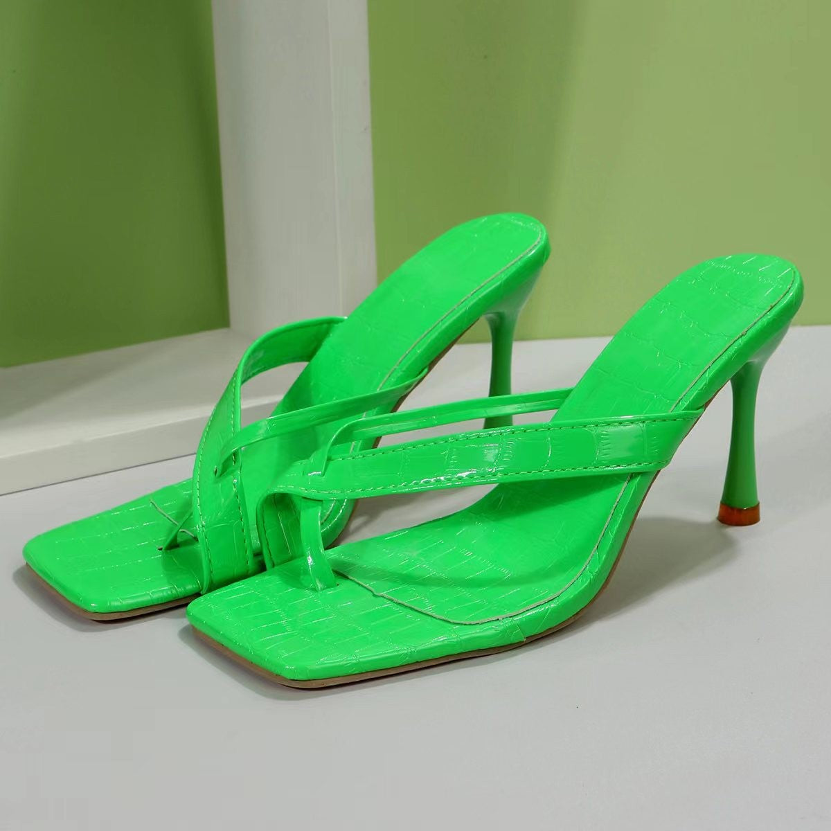 Sandali Ortopediche Aggraziate dal Look Moderno