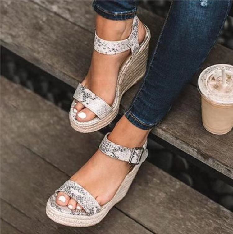 Sandali Ortopediche Aggraziate dal Look Moderno