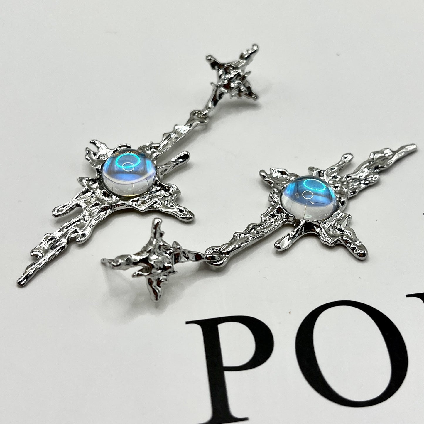 Orecchino artigianale delicato