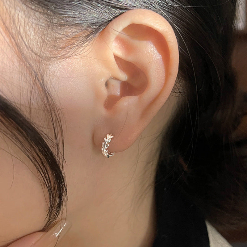 Orecchino artigianale delicato