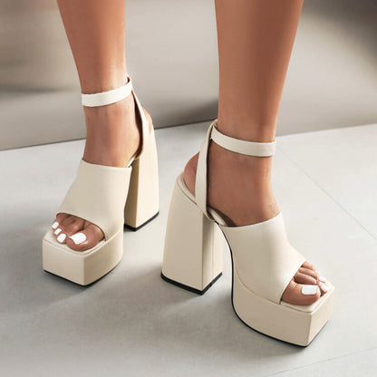 Sandali Ortopediche Aggraziate dal Look Moderno