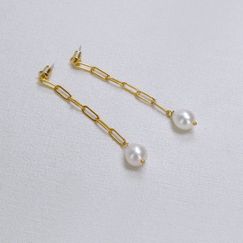 Oro Orecchino bellissimo con stile unico