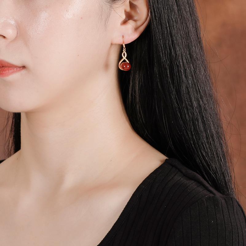 Oro Orecchino bellissimo con stile unico