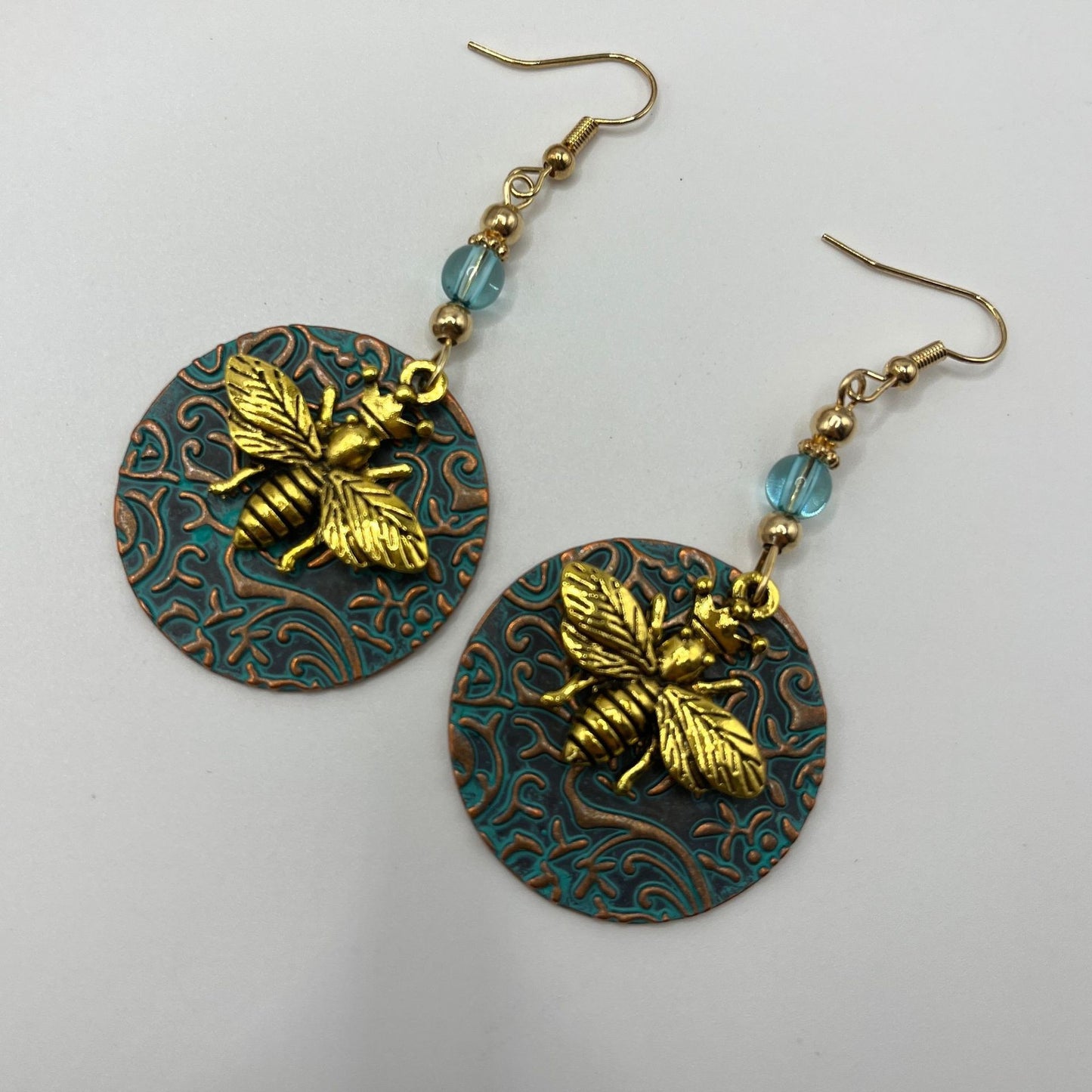 Orecchino artigianale delicato