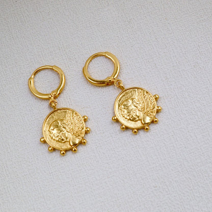 Oro Orecchino bellissimo con stile unico