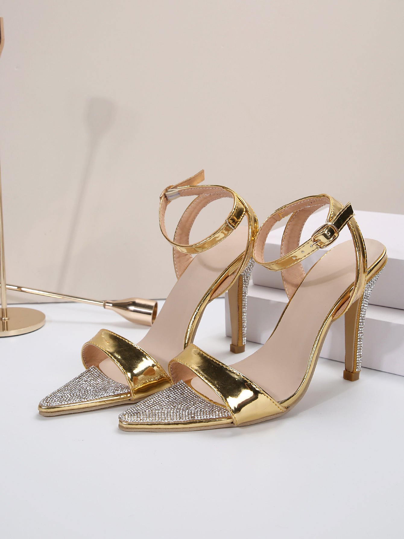 Sandali Ortopediche Aggraziate dal Look Moderno