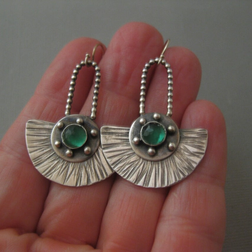 Orecchino artigianale delicato