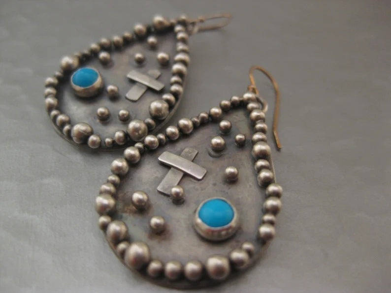 Orecchino artigianale delicato