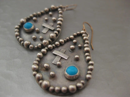 Orecchino artigianale delicato