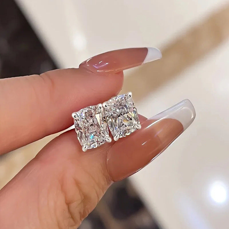 Orecchino stupendo per uso quotidiano