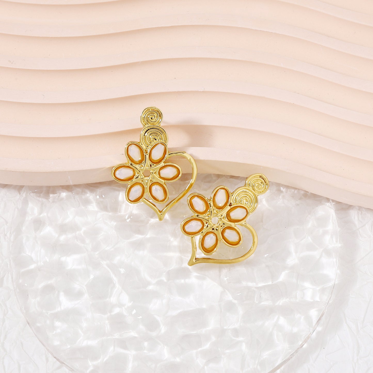 Orecchino artigianale delicato