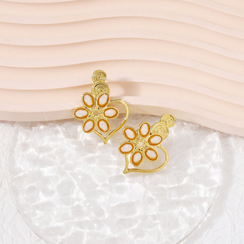 Orecchino artigianale delicato