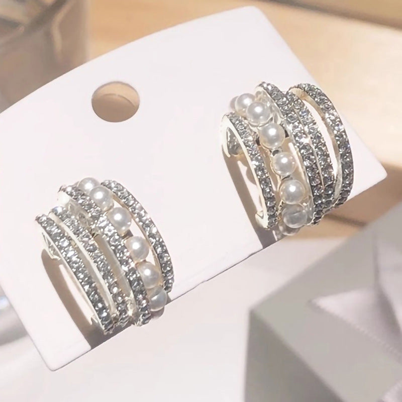 Orecchino classico dal fascino senza tempo