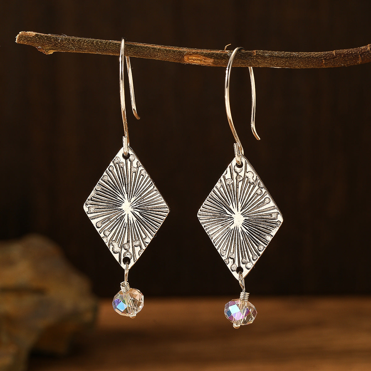 Orecchino artigianale delicato