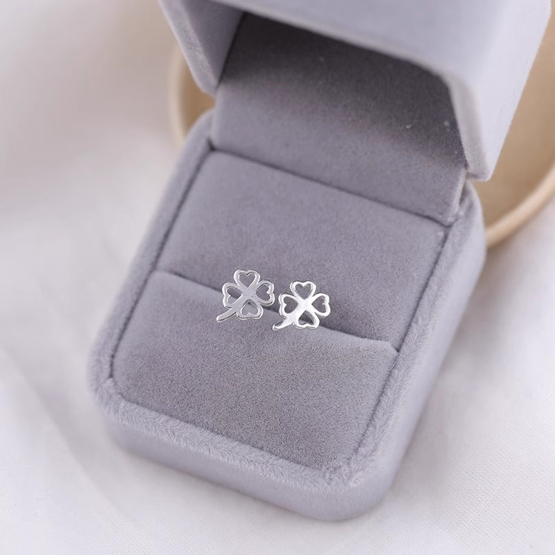 Orecchino artigianale delicato