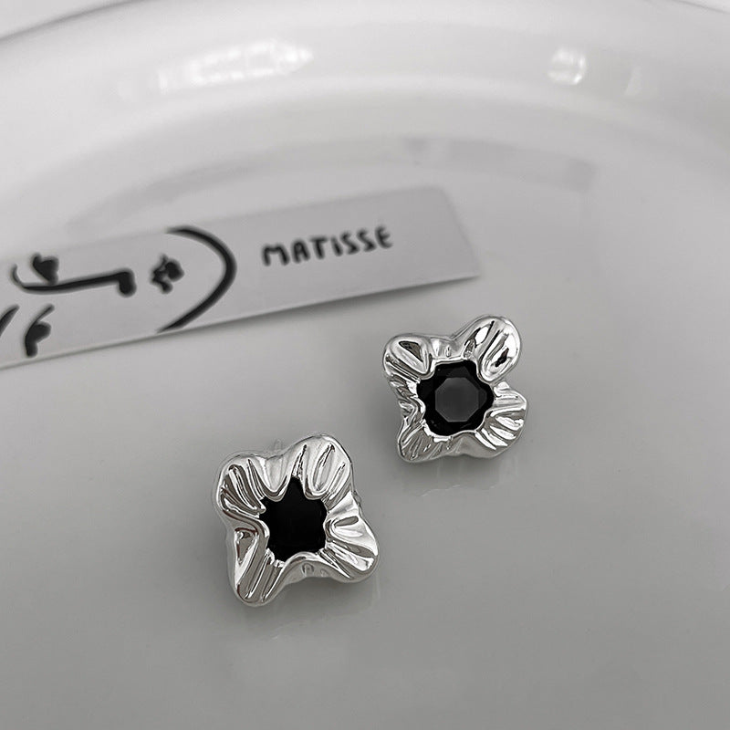 Orecchino artigianale delicato