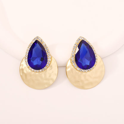 Orecchino artigianale delicato