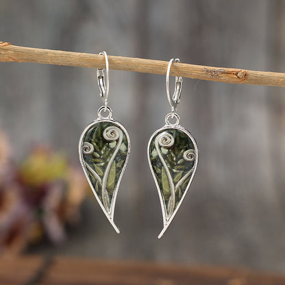 Orecchino artigianale delicato