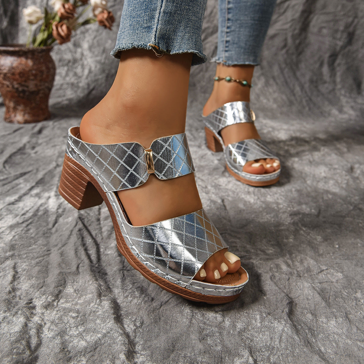 Sandali Ortopediche Aggraziate dal Look Moderno