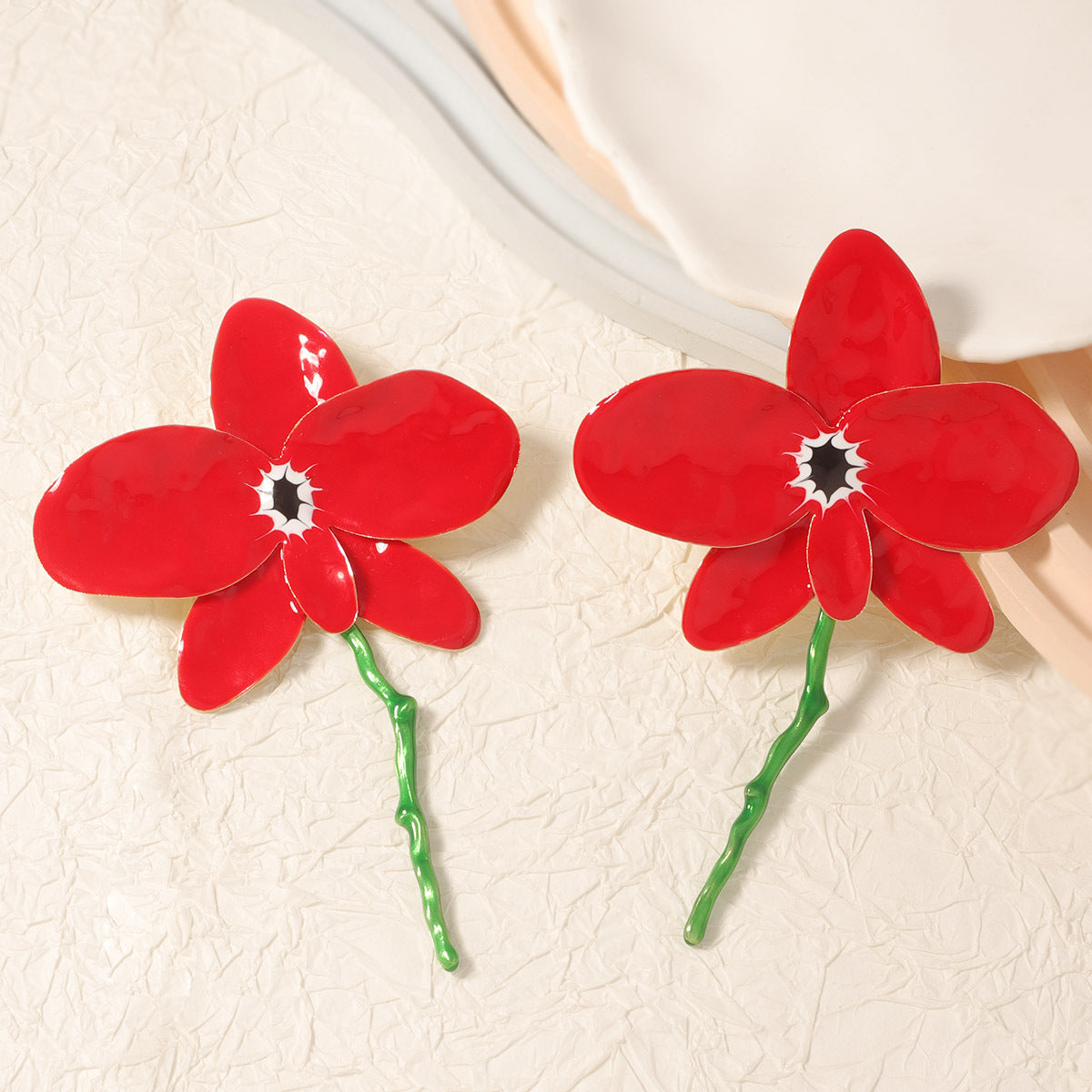 Orecchino artigianale delicato