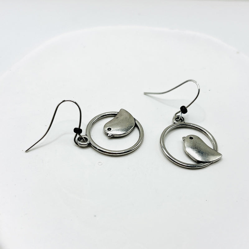 Orecchino artigianale delicato