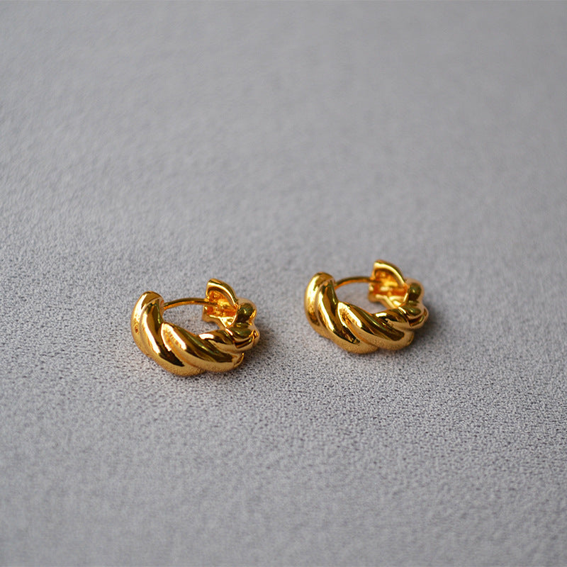 Oro Orecchino bellissimo con stile unico