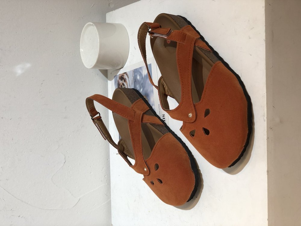 Sandali Ortopediche Aggraziate dal Look Moderno