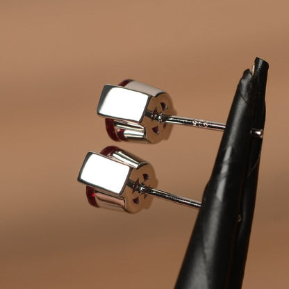 Orecchino artigianale delicato