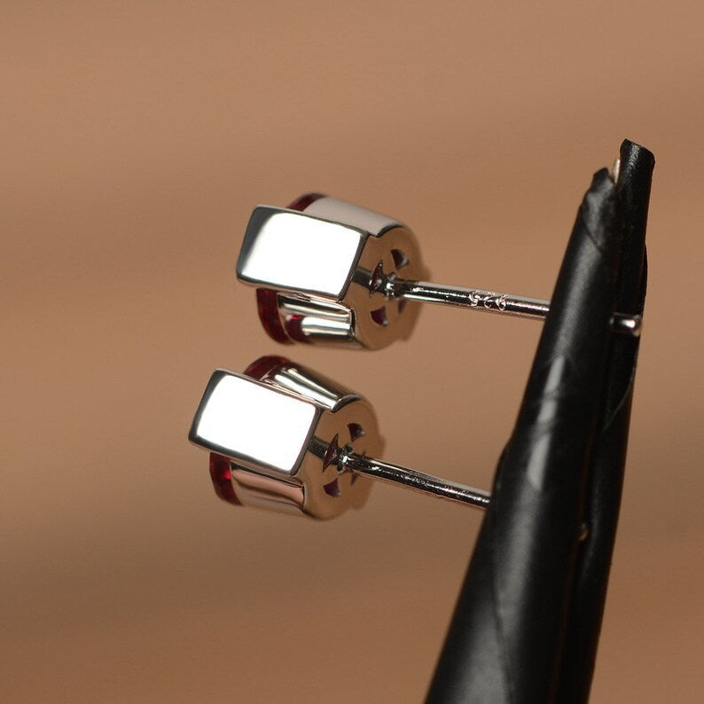 Orecchino artigianale delicato