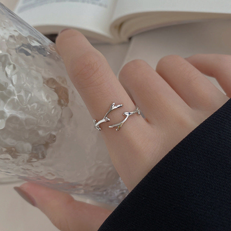 Anello bellissimo con stile unico