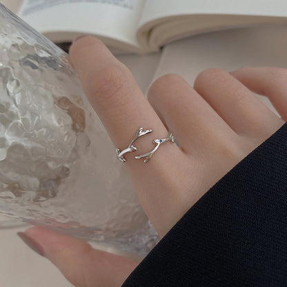 Anello bellissimo con stile unico